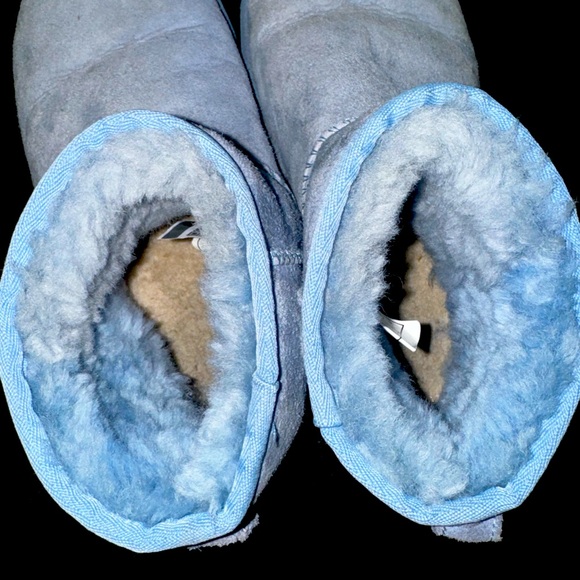 UGG Boots - Picture 3 of 6